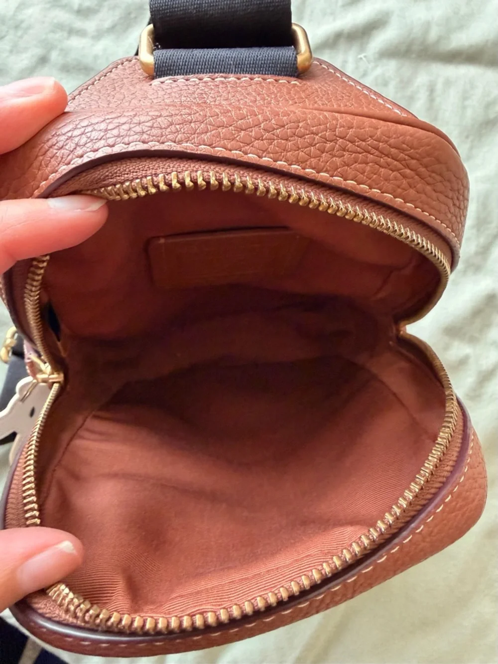 Disney Coach Track Pack 14 Signature Jacquard Mickey Mouse Sling Pebble Leather - Picture 6 of 11